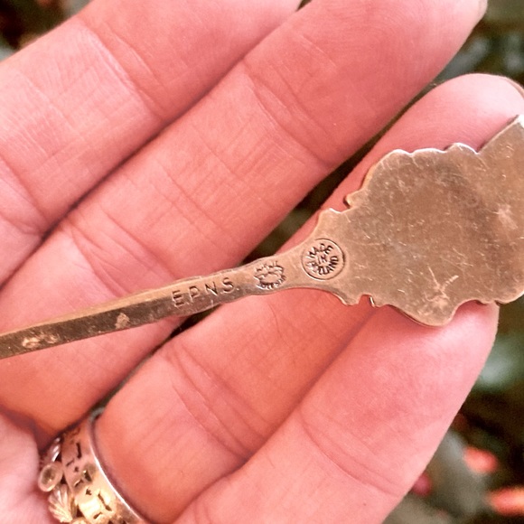 🌷Victoria BC Souvenir Spoon - Picture 3 of 5